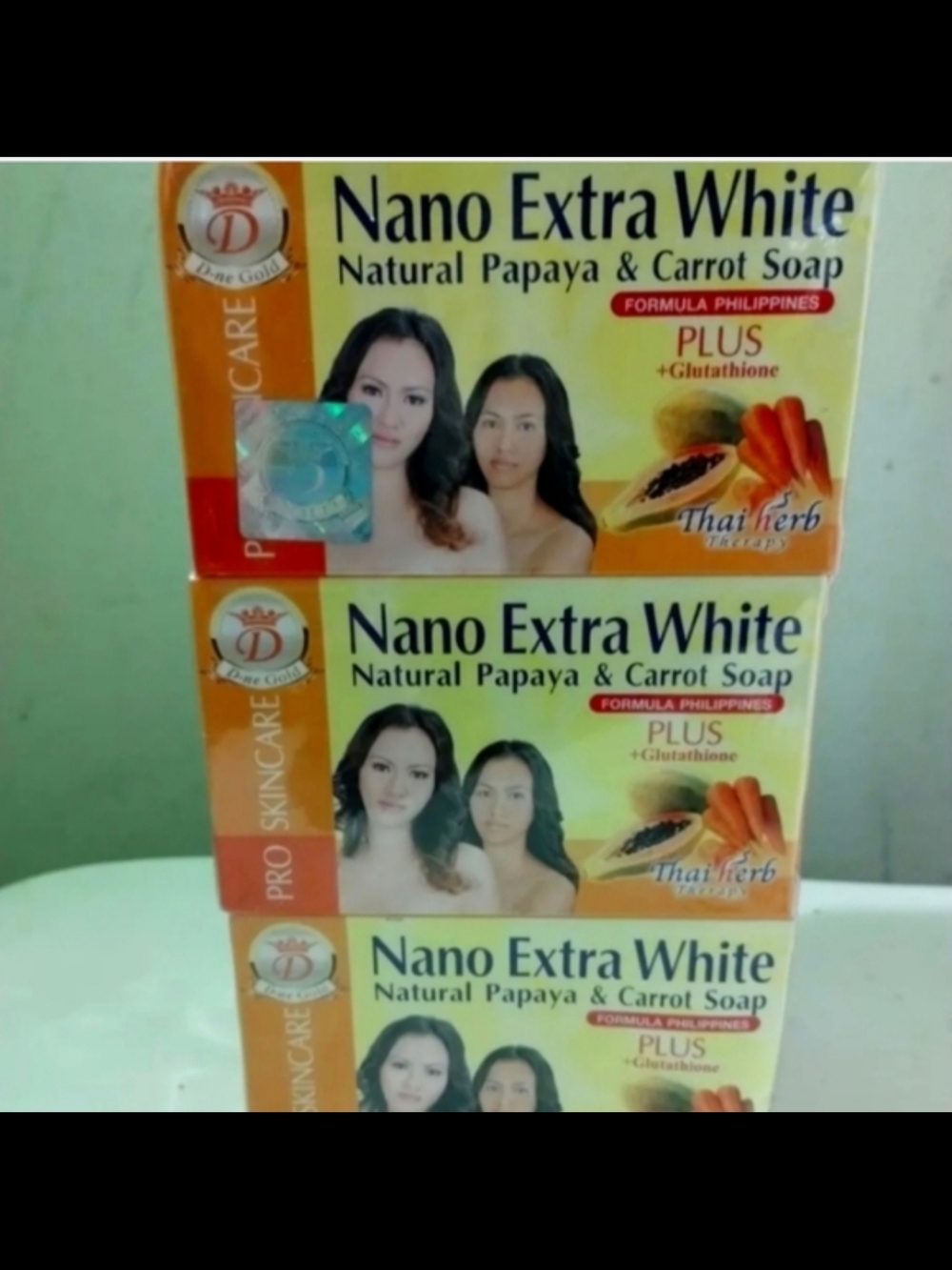 Nano Extra White Natural Papaya & Carrot Soap - Yellow/Orange Packaging